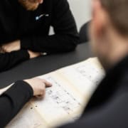 Gennemgang af byggetegninger til nyt badeværelse eller VVS projekt