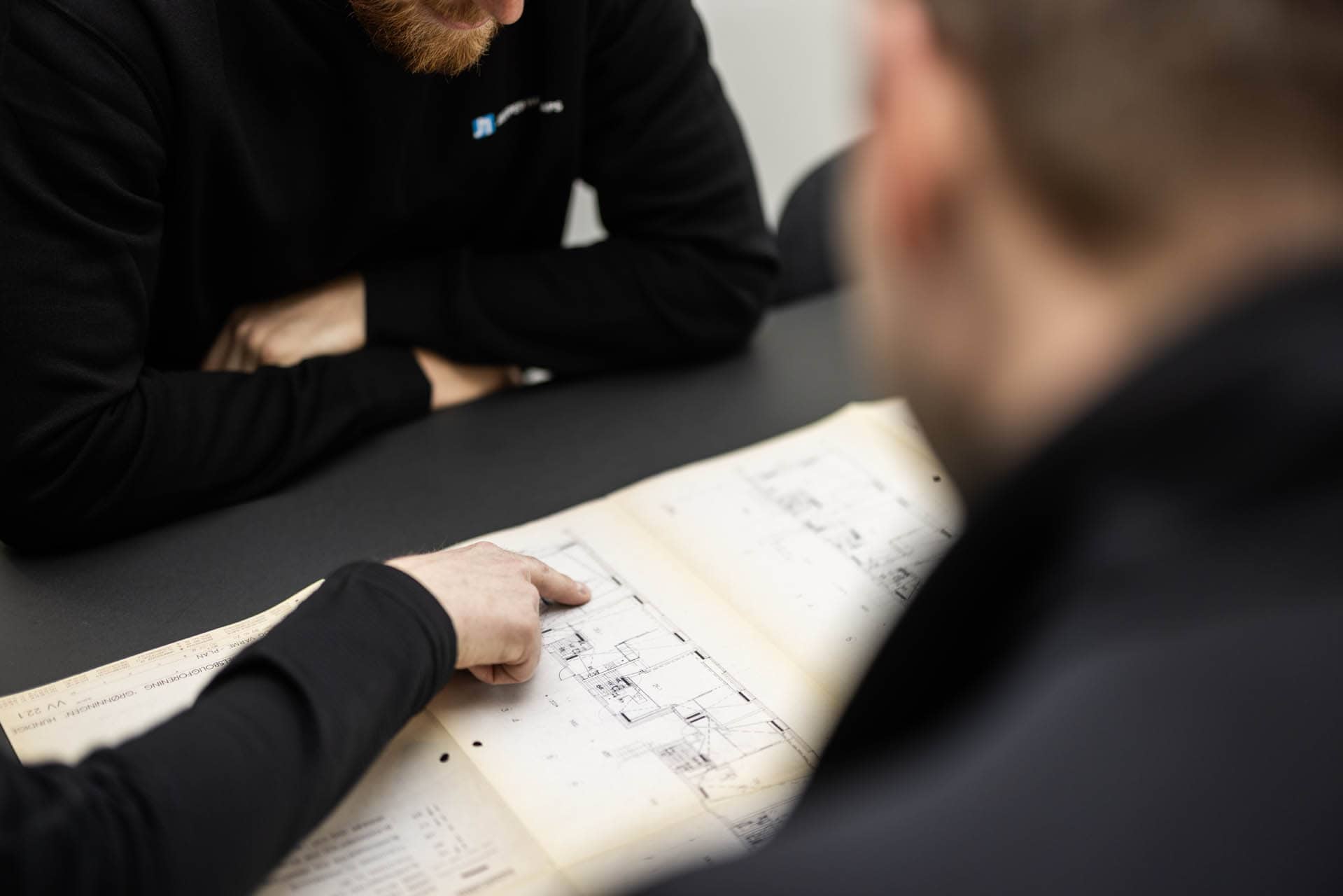 Gennemgang af byggetegninger til nyt badeværelse eller VVS projekt