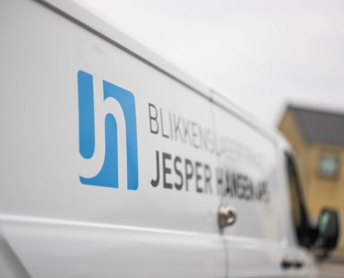 Firmabil med logo - "BLIKKENSLAGERFIRMA JESPER HANSEN ApS"