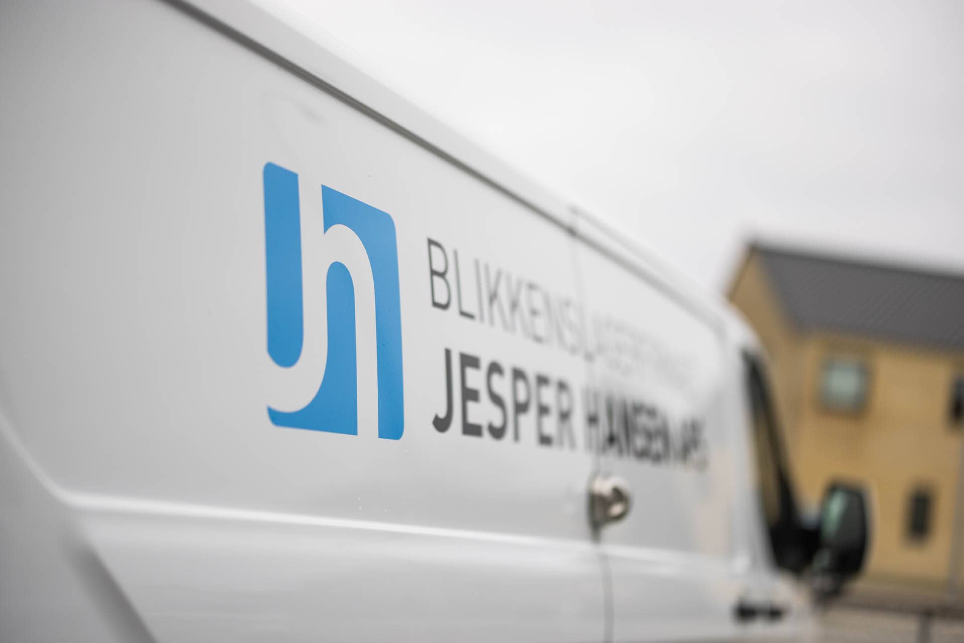 Firmabil med logo - "BLIKKENSLAGERFIRMA JESPER HANSEN ApS"